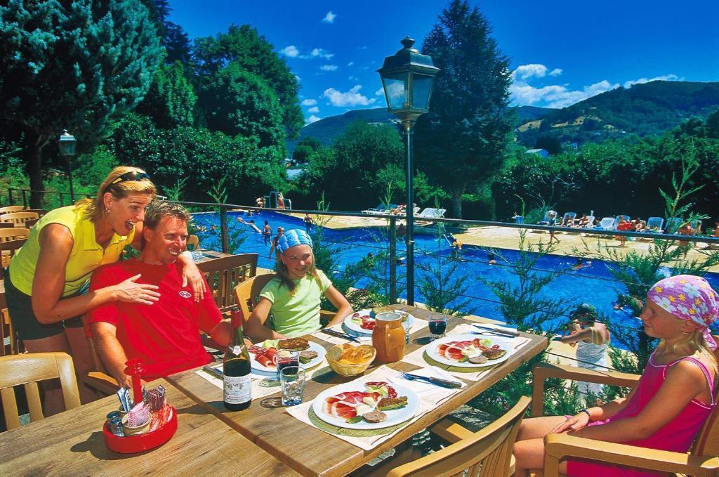 Camping Paradis Marmotel Saint-Geniez-dʼOlt المظهر الخارجي الصورة