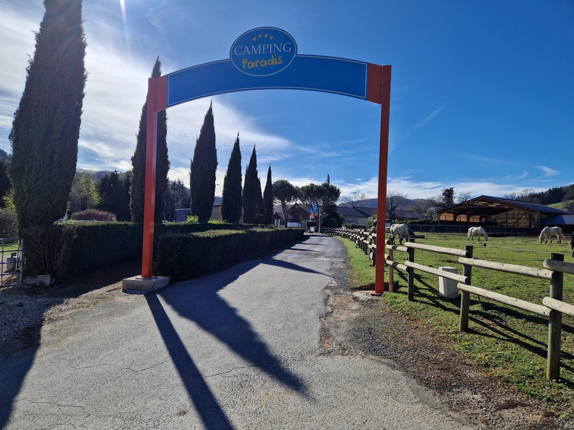 Camping Paradis Marmotel Saint-Geniez-dʼOlt المظهر الخارجي الصورة