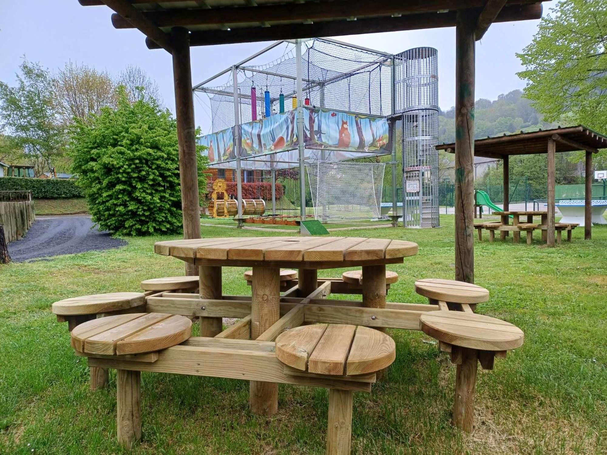 Camping Paradis Marmotel Saint-Geniez-dʼOlt المظهر الخارجي الصورة